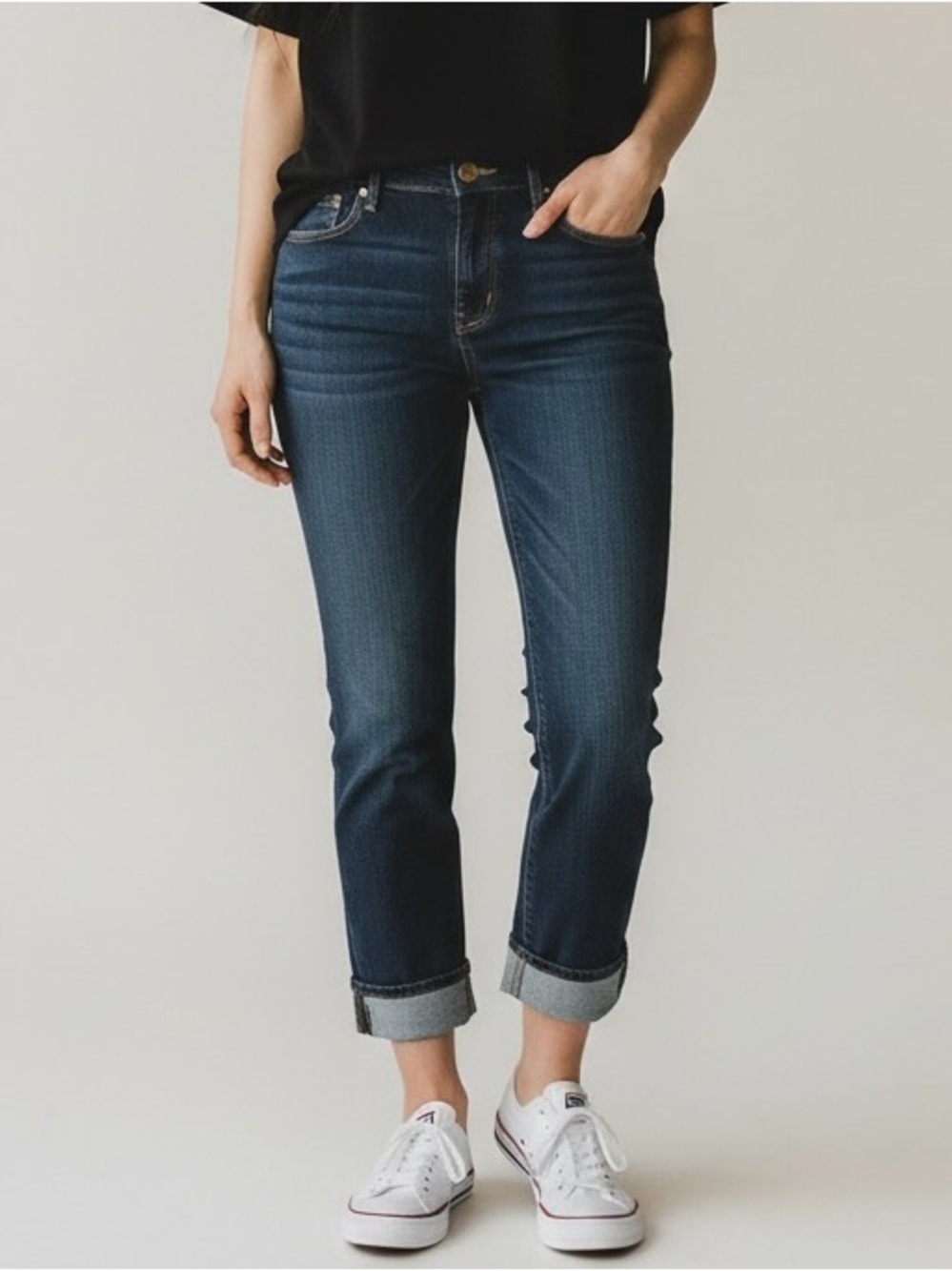 Levi’s Signature Mid Rise Dark Indigo Rolled-Ankle Cropped Capri Jeans